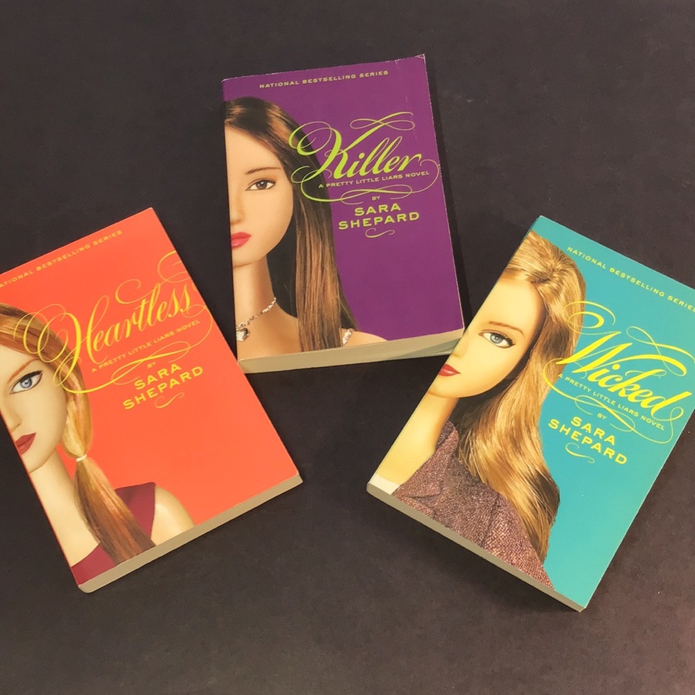 Pretty Little Liars book trio first paperback editions 2009/10 
Book bundle